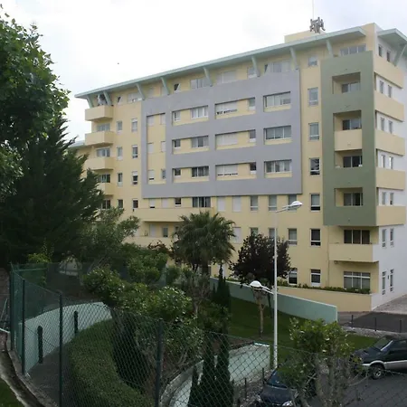 In Lisbon, Cozy With Pool And Central Lisboa