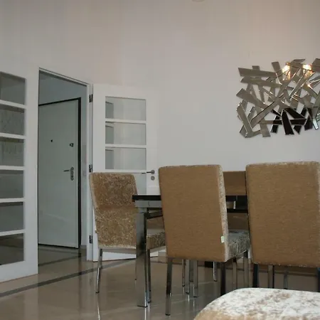 Lejlighed In Lisbon, Cozy With Pool And Central